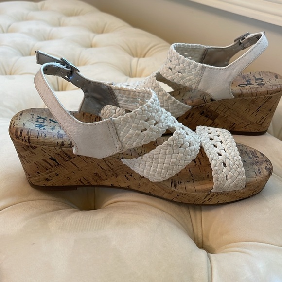 Size 4 - Youth Wedge Sandals - Picture 6 of 9